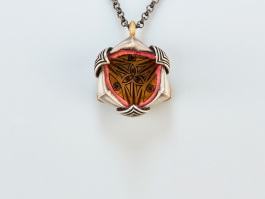 No. 002 Huachuma: Turmalin gefasst in Gelbgold und Sterling Silber mit gravierter Innenseite