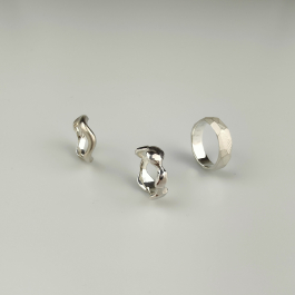 Workshop Resultate. Drei verschieden Ringe, die in Wachs modelliert und in Sterling Silber gegossen wurden.